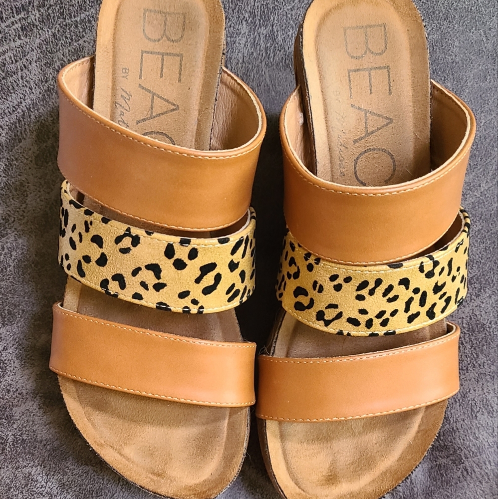 Cute Summer Sandal  Stylish Platform Wedge Women's Sz 8